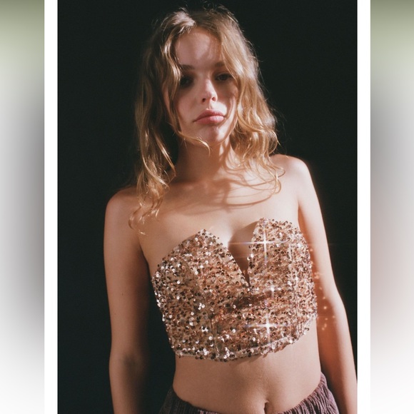 NWT Urban Outfitters Gold Sequin Sleeveless Crop Top - Picture 2 of 16
